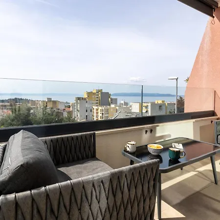 Apartman Sea Breeze With Private Balcony & Garage *