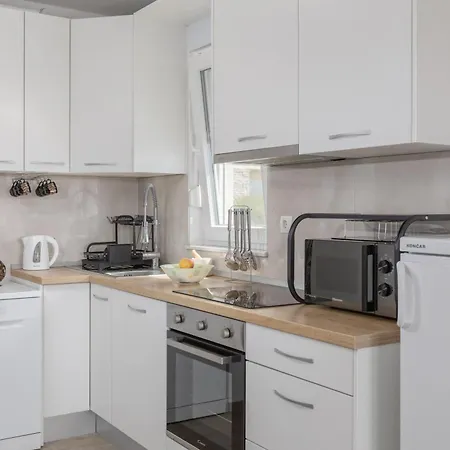 Apartman Sea Breeze With Private Balcony & Garage Makarska