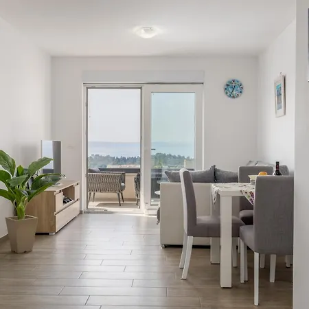 Sea Breeze With Private Balcony & Garage Makarska