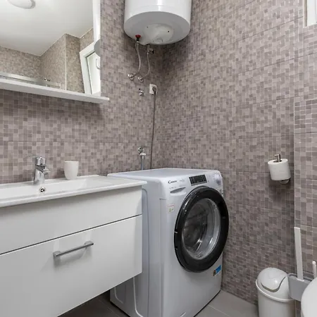 Apartman Sea Breeze With Private Balcony & Garage