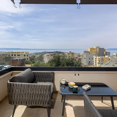 Sea Breeze With Private Balcony & Garage * Makarska